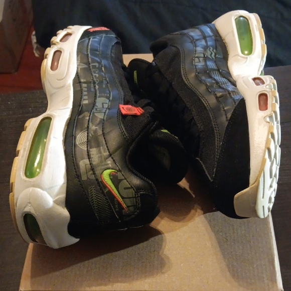Nike Air Max 95 (Rare) Worldwide Pack Black Mens 8 Womens 9.5 EUC - Picture 7 of 10
